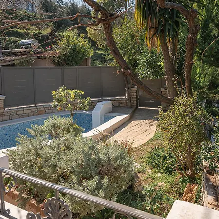 Zabella House With Pool