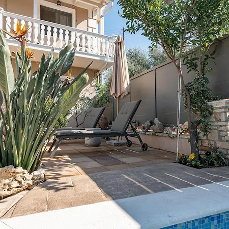 Zabella House With Pool Feriehus